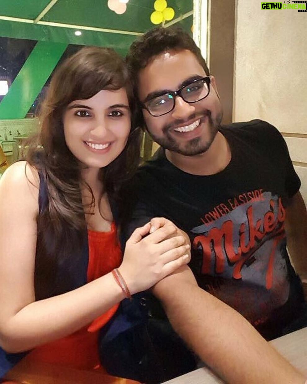Mridanjli Rawal Instagram - May you all spend your NEW YEAR with people you love and who love you more like crazy! #alwaysandforever Missed you @ksr2506 and @aadeshrawal ❤️ Mumbai, Maharashtra