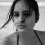 Mridanjli Rawal Instagram - 🖤 : : #blackwhitephoto #monochromatic #mondayvibes #girlstyle #beachstyle #live #love #blackandwhitephotography #goa #morjim #blackandwhitephotographer #music #elvis #românce #serenè #beauty #magic