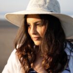 Mridanjli Rawal Instagram - Ni le bien qu'on m'a fait, Ni le mal, tout ça m'est bien égal Non, rien de rien Non, je ne regrette rien No C'est payé, balayé, oublié Je m'en fou de passé……💕💕 : Clicked by : @picx.medias : #instagood #frenchsong #music #live #love #lifelessons #home #fashion #lifecoach #lifestyle #healingmusic #styleandtrends #goa #morjimbeach #destinyschild