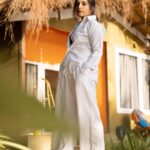 Mridanjli Rawal Instagram - “White Hot Summer Day”🤪🔥❄️…. : Shot by: @picx.medias : : #instablogger #instatravel #whiteshirt #whiteclothes #goa #madrem #morjim #mondaymotivation #mondayoutfit #howtowearwhite #whitecolor #mondayinspiration #modelstyle #summerdresses #summerstyle