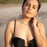 Mridanjli Rawal Instagram - “Sun-kissed and glowing☀️✨” #noedit #nofilter Clicked by: @picx.medias : : #instagood #instagram #igers #goa #goashoot #blackgirlmagic #blacklove #photodaily #photoeveryday #friday #weekend #mandrem #beach #modelphotoshoot #love #dance #happiness #music