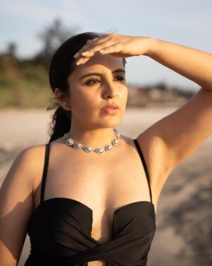 Mridanjli Rawal Instagram - “Sun-kissed and glowing☀️✨”
#noedit #nofilter 

Clicked by: @picx.medias 
:
:
#instagood #instagram #igers #goa #goashoot #blackgirlmagic #blacklove #photodaily #photoeveryday #friday #weekend #mandrem #beach #modelphotoshoot #love #dance #happiness #music