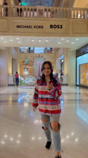 Mridanjli Rawal Instagram - अब क्या caption दें। ये गाना तो सुना ही होगा…. #kyunkisaasbhikabhibahuthi Vibes!

#fashionblogger #luxury #jimmychoo #louisvuitton #armaniexchange #mk #burberry #boss  #balajitelefilms #mondayvibes #mondaymindset #reelsinsta #reellife #luxurylifestyle #fashionaddict