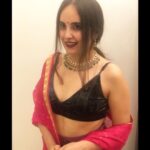 Mridanjli Rawal Instagram - Recycled my mom’s 30 years old saree for this attire! 🌸 : : #instagram #instadaily #instagood #instalike #insta #instamood #instaart #instacool #instacool #instago #instafit #instatravel #instafashion #instalove #saturdaynight #saturday #weekend #love #girl #happy #black #pink #makeup #dance #sing #music #instamakeup #instablog