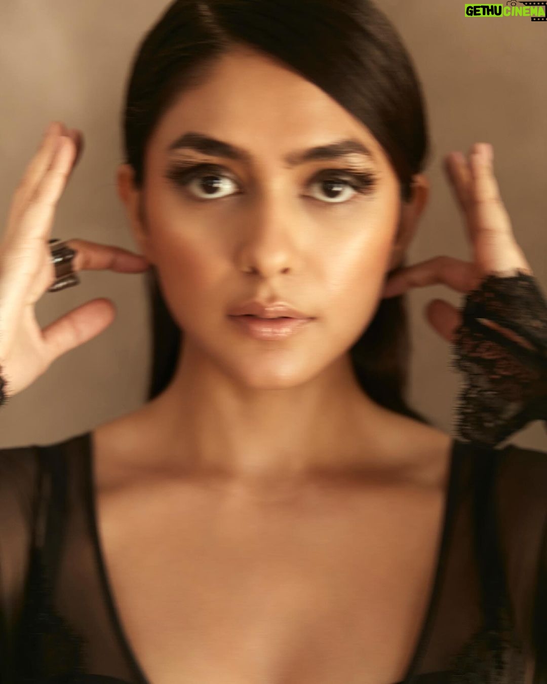 Mrunal Thakur Instagram - Hocus pocus, I need coffee to focus☕