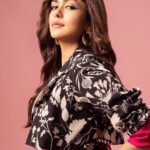 Mrunal Thakur Instagram - Ordinary got a little mainstream 🌸