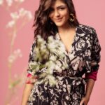 Mrunal Thakur Instagram - Ordinary got a little mainstream 🌸
