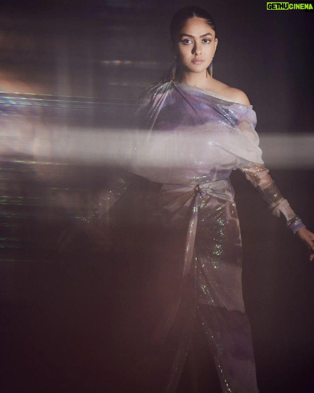 Mrunal Thakur Instagram - Let your heart sparkle πͺ©πΊπ»