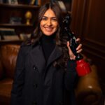 Mrunal Thakur Instagram - Ending the year with the black lady in my hand. Thank you @Filmfare for making this year so so special for me. My first Filmfare is extra special because its for my first debut short film ‘Jahaan’. Something which will always have a very precious place in my heart. Such a beautiful and happy note to end the year with, thank you @celijohn for trusting me, @avinashtiwary15 I had the greatest time working with you. Thank you #SanjaySharma and everyone who made it possible thank you so much
