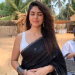 Mrunal Thakur Instagram – There’s so much more to Yashna than her wet & messy hair, heavy mascara and little bindi…I’ve been seeing all the love you’ve shown Yashna’s black saree look, so I’ll tell you a little about the people who helped create it. 

It really does take an army and I want to take a moment to appreciate my little army who truly helped me bring Yashna to life. 

@mrsheetalsharma the one behind it all, who created this lovely and iconic look for us. @missblender and @im_shilps, Yashna ke khoobsurati ka raaz who ensured I looked my best through and through. @deepalid10 and @vidushiparashar18, made sure every day was a good hair day (even when it’s not) and finally @simranjt596 and @vijayalakshmi9669 didi who ensured my sari always looked it’s best even with all the shenanigans I did on set 🤪

There are so many little things that made this look truly perfect, and my lovely team deserves all the credit for it.