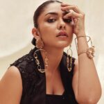Mrunal Thakur Instagram - May your delulu become trululu 😇