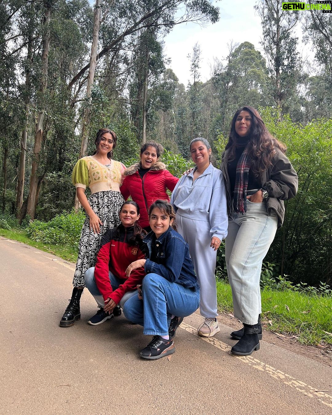 Mrunal Thakur Instagram - We're just a day away from the release of 'HiNanna' and oh my God...there are bazillion emotions I'm going through right now...but above it all, I am just so so excited to finally share this magical film with the world! Our film is filled with love, laughter, and a lot of cuteness (@myrakiarakhanna takes the credit for it completely). Thank you @nameisnani , @shouryuv , @myrakiarakhanna and my entire #HiNannaFamily for making this experience so memorable and giving me a lifetime of memories to cherish 💖 We have waited for this day for too long now, and I can’t wait for you all to watch it and love it as much as I do. Love, Yashna