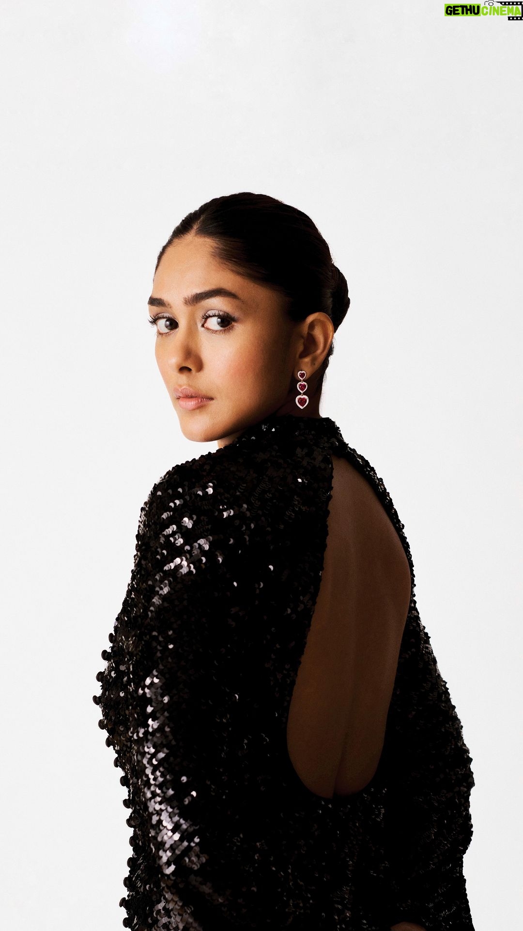 Mrunal Thakur Instagram - Giggles & Glam 🎥