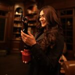 Mrunal Thakur Instagram - Ending the year with the black lady in my hand. Thank you @Filmfare for making this year so so special for me. My first Filmfare is extra special because its for my first debut short film ‘Jahaan’. Something which will always have a very precious place in my heart. Such a beautiful and happy note to end the year with, thank you @celijohn for trusting me, @avinashtiwary15 I had the greatest time working with you. Thank you #SanjaySharma and everyone who made it possible thank you so much
