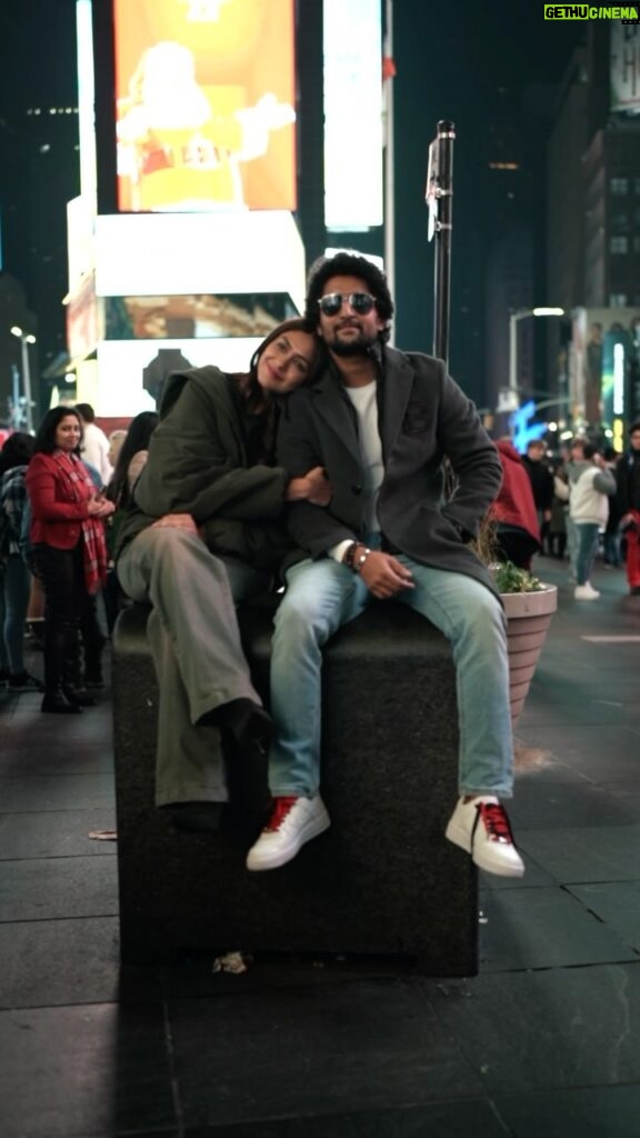 Mrunal Thakur Instagram - Hi Nanna, Hi Nani, Hi New York ✨ Your city has my heart, even in the cold winter I could feel the warmth and love all around. The way you have loved our sweet film with all your heart, is just sooo beautiful. Thank you so much for loving #HiNanna so much. 💖
