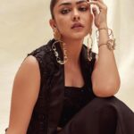 Mrunal Thakur Instagram - May your delulu become trululu 😇