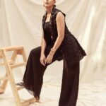 Mrunal Thakur Instagram - May your delulu become trululu 😇