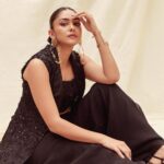 Mrunal Thakur Instagram - May your delulu become trululu 😇