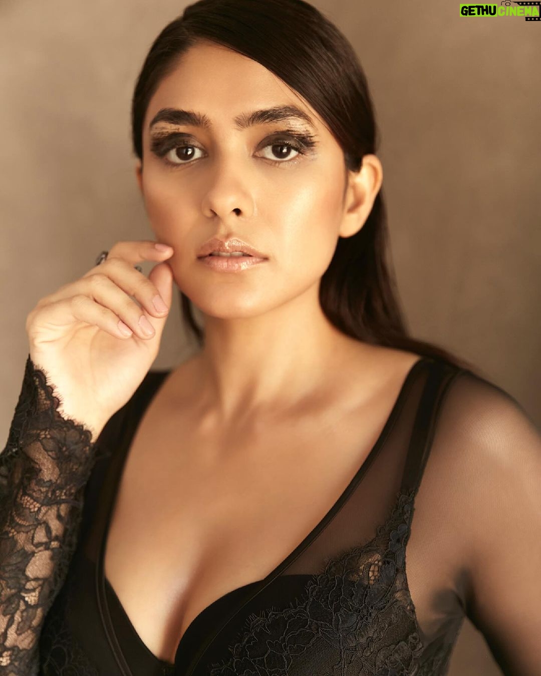 Mrunal Thakur Instagram - Hocus pocus, I need coffee to focus☕