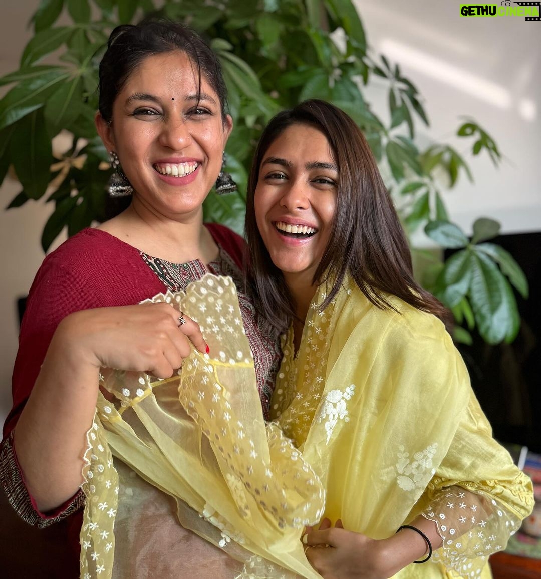 Mrunal Thakur Instagram - Hugs and kisses 💋😇❤️