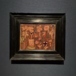 Mugi Ienaga Instagram - 上野 国立西洋美術館「ピカソとその時代」に行ってきました 今回の展示はピカソを中心に、パウル・クレー、アンリ・マティス、アルベルト・ジャコメッティの作品をみることができました。個人的にはジャコメッティのあの細長く特徴的な彫刻を見ることができたのが嬉しい〜。もちろん、ピカソのさまざまな時代の作品をみることができたのもとても嬉しかったです。芸術家ってついつい代表作の雰囲気でその人の性格まで想像しがちだけれど、生い立ちや年代ごとの作品を辿ることができると、より深く性格や生き方を捉えることができるので勉強になります。そして愛着も湧きます。🖼 １枚目の作品は、パブロ・ピカソ《黄色のセーター》1939年 油彩/カンヴァス。椅子にどっしり構える女性の手の部分が個人的にとても好き、ピカソっぽいです。 ２枚目の作品はパウル・クレー《ジンジャー・ブレッドの絵》1925年 油彩・ペン・インク、凹凸のある壁紙。これは見たときにわくわくした気持ちでいっぱいになりました。クレーの描いたお菓子の絵、しかもジンジャーブレッドなんて…🎄クレーといえば、積み木を重ねたような淡い色の四角形ばかり、というふうに想像していたので、こんなに身近な題材で分かりやすく楽しめることにびっくりです。 ぜひ行ってみてください ! 他にも良い作品がたくさんです。 #国立西洋美術館 #ピカソとその時代 #美術館 #美術館巡り #ジンジャーブレッド