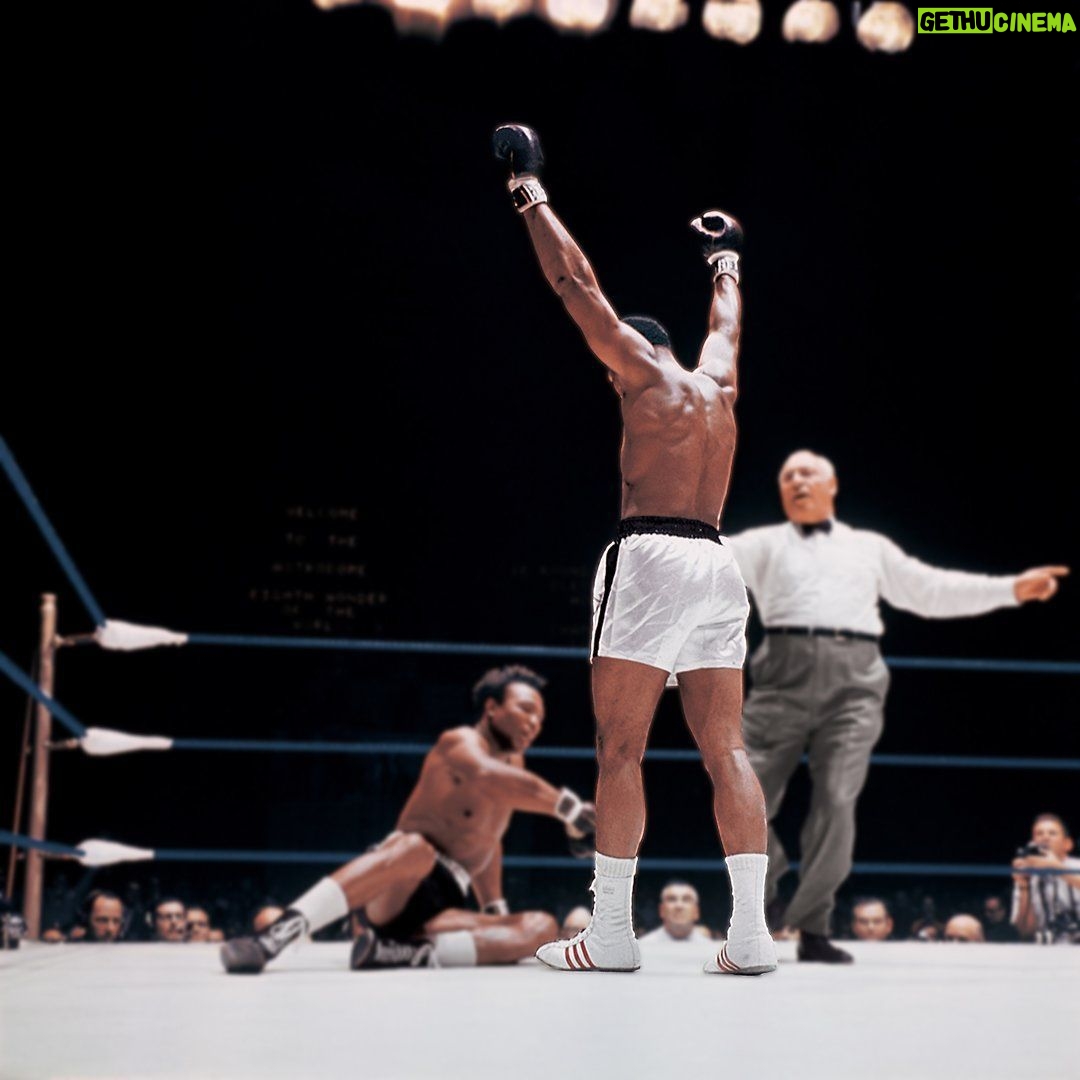 Muhammad Ali Instagram - Confidence was the cornerstone of Ali's existence, shaping his athletic presence and serving as a key reason he remains an enduring inspiration to many. 📸: @neilleiferphotography #MuhammadAli #Icon #Champion #Confidence #GOAT #Athlete #Boxing