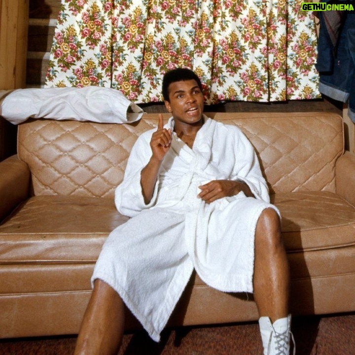 Muhammad Ali Instagram - "If you haven't learned the meaning of friendship, you really haven't learned anything.” 📸: @neilleiferphotography #MuhammadAli #Icon #Quote #Champion #GOAT #Friendship
