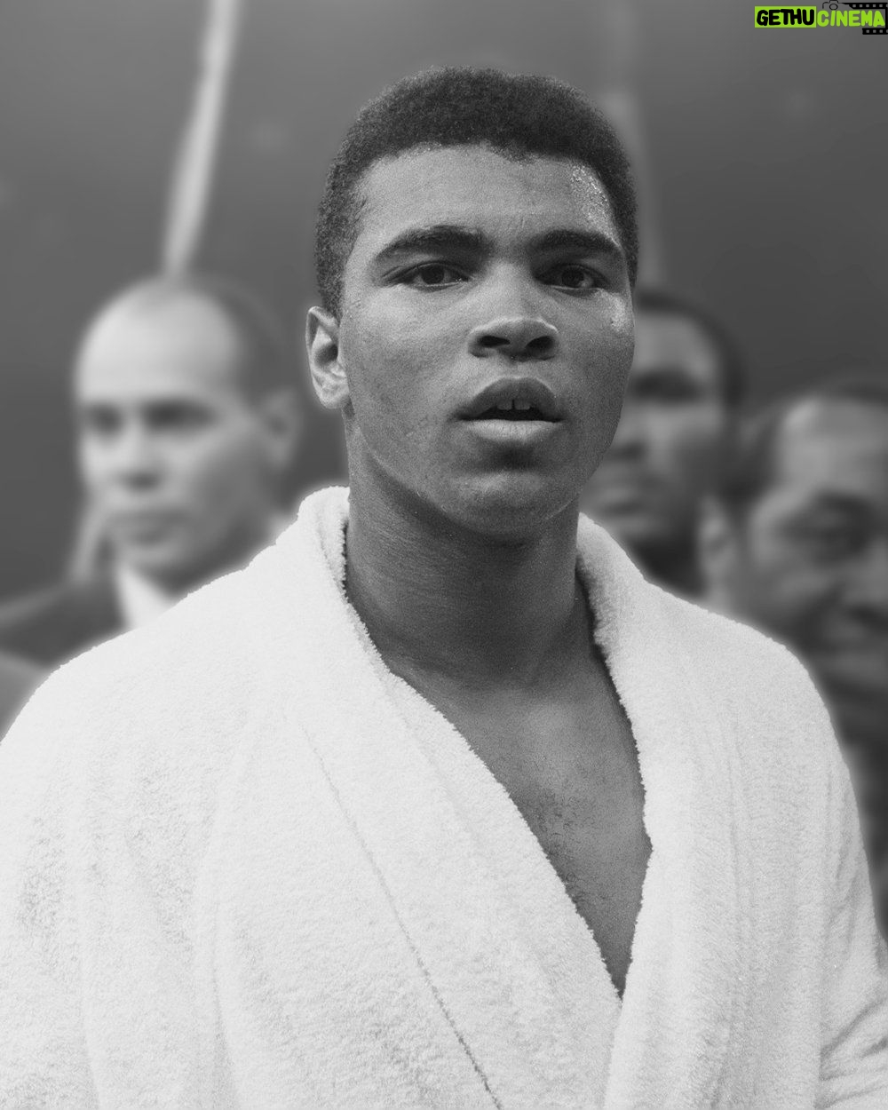 Muhammad Ali - 113.6K Likes - At the Freedom Hall in Louisville, on October 29, 1960, Ali embarked on his first professional boxing match, squaring off against Tunney Hunsaker. Muhammad emerged victorious.
#MuhammadAli #Icon #Boxing #Champion #Match #Professional #TunneyHunsaker #Victory