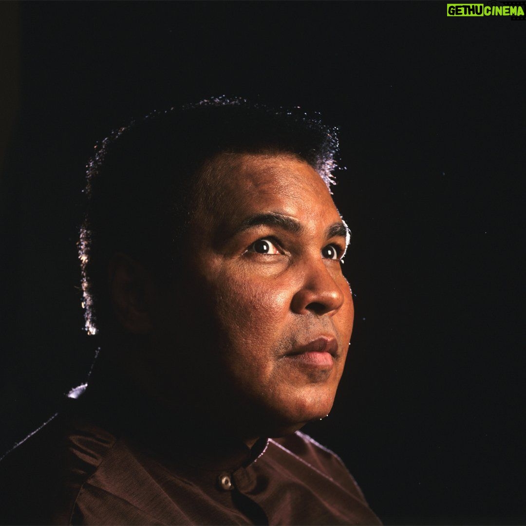 Muhammad Ali - 164.9K Likes - A closeup Muhammad Ali in Dallas, Texas.
📸: @neilleiferphotography
#MuhammadAli #Icon #NeilLeifer #Dallas #Texas #Champion