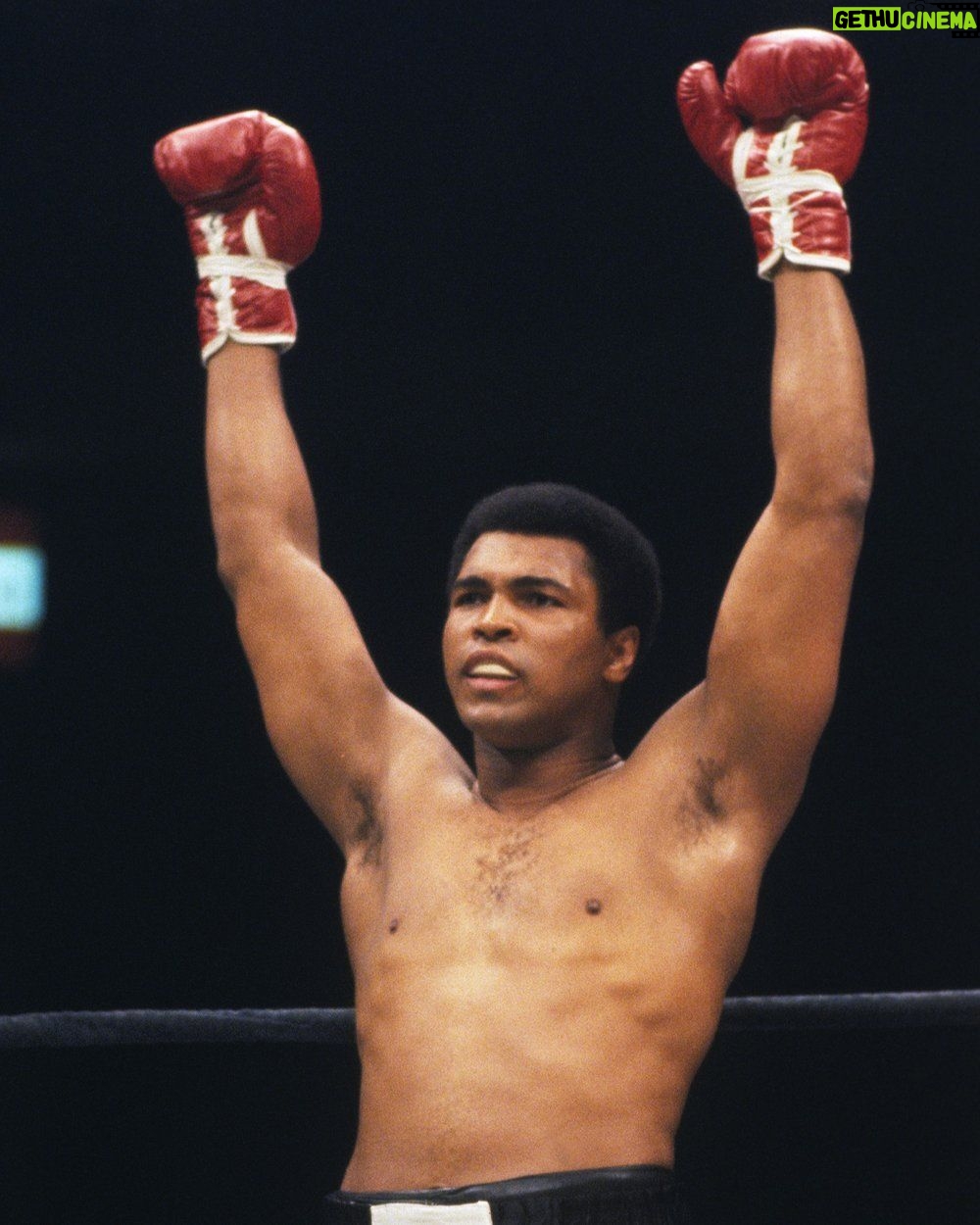 Muhammad Ali - 135.8K Likes - "During lunch hours and times like that, l'd imagine I could hear my name over the loudspeaker announced as the Champion of the World."
📸: @neilleiferphotography
#MuhammadAli #Quote #ChampionoftheWorld #HighSchool #Loudspeaker #Manifest