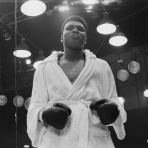 Muhammad Ali Instagram - “Everyone is trying to live the best they can with the hand that they’ve been dealt. It’s not always easy. Life is not equally kind to us all.”⁣
⁣
 ⁣
⁣
#MuhammadAli #Icon #GOAT #Champion #Boxing #Easy #Life #Kindness