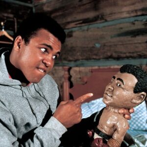 Muhammad Ali Instagram - Portrait of Muhammad Ali with a doll of his likeness during a photo shoot at his training camp cabin on 58 Sculps Hill Road. ⁣
⁣
Deer Lake, PA.⁣
⁣
📸: @neilleiferphotography⁣
⁣
 ⁣
⁣
#MuhammadAli #Icon #Photography #Champion #GOAT #NeilLeifer #TrainingCamp