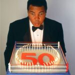 Muhammad Ali Instagram - Portrait of Muhammad Ali with a 50th birthday cake during a photoshoot in December 1991. ⁣ ⁣ New York City, NY.⁣ ⁣ 📸: @neilleiferphotography⁣ ⁣ ⁣ #MuhammadAli #Icon #GOAT #Champion #BirthdayCake #Photoshoot #NewYork #NeilLeifer #Photography