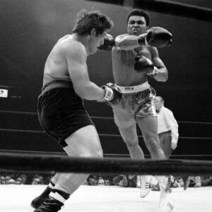 Muhammad Ali Instagram - On this day in 1970🥊🗓⁣
⁣
Muhammad Ali defeated Oscar Bonavena in a heavyweight bout at Madison Square Garden with a 15th-round technical knockout.⁣
⁣
📸: @neilleiferphotography⁣
⁣
 ⁣
#MuhammadAli #Icon #Star #Champion #GOAT #Boxing #TKO #Bout #MSG #OscarBonavena