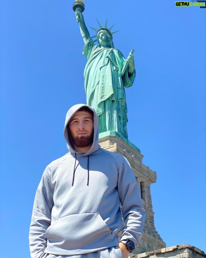 Mukhamed Berkhamov Instagram - Настиг я ее наконец🗽 Statue of Liberty National Monument
