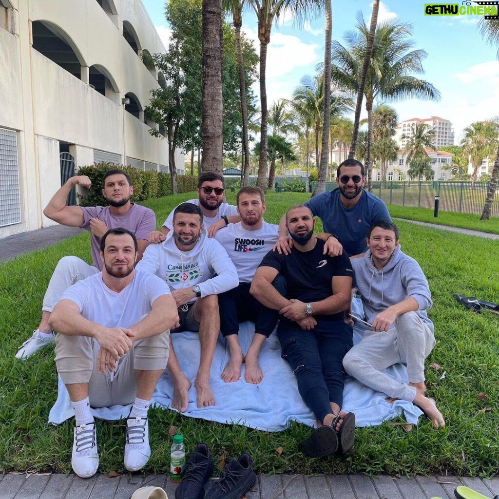 Mukhamed Berkhamov Instagram - 07, 09 регион.. Miami, Florida