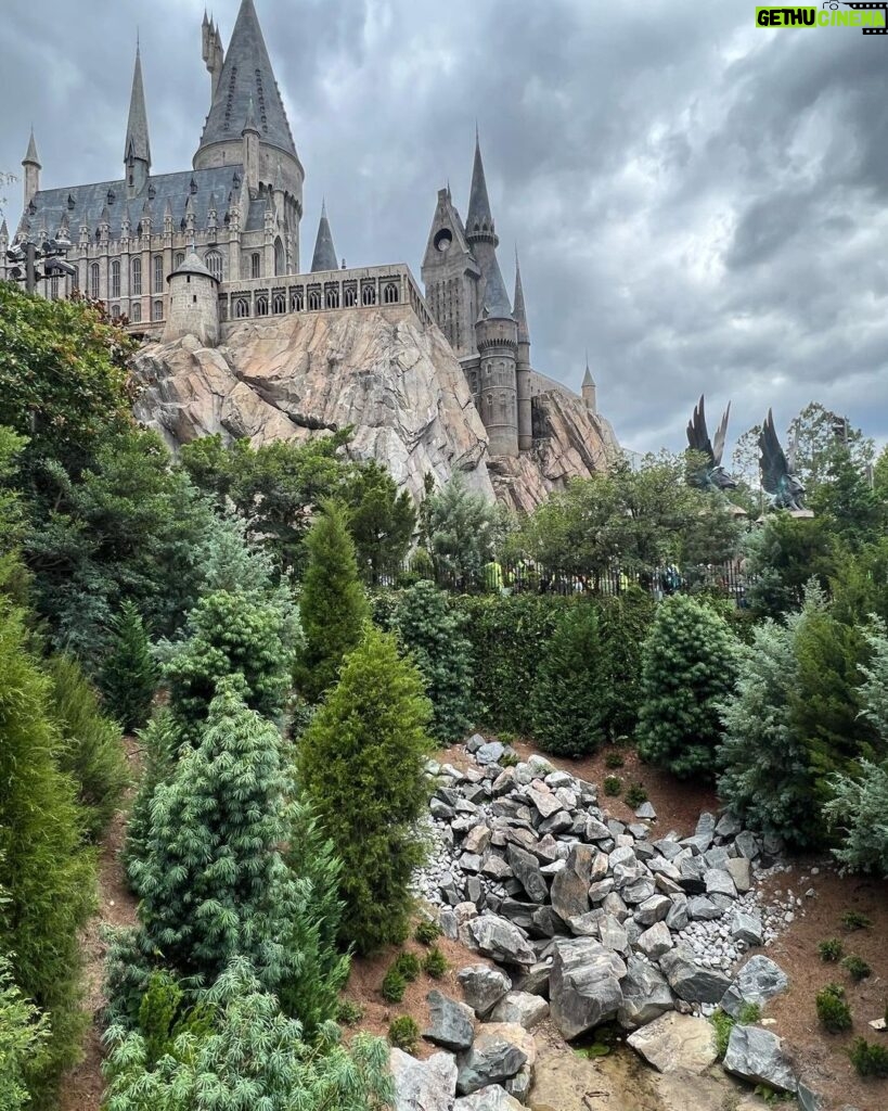 Mukhamed Berkhamov Instagram - Hogwarts Harry Potter World Universal Studios