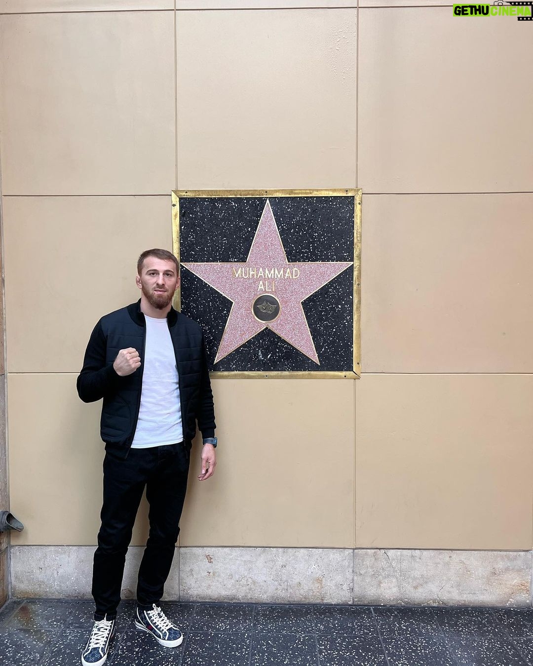Mukhamed Berkhamov Instagram - Это должно тут быть Hollywood Hills