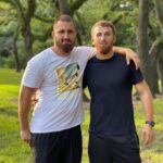 Mukhamed Berkhamov Instagram - Передают со слов Абу Хурайры (да будет доволен им Аллах), что Пророк ﷺ сказал: سَبْعَةٌ يُظِلُّهُمُ اللهُ في ظِلِّهِ يَوْمَ لاَ ظِلَّ إلاَّ ظِلُّهُ: ...ذوَرَجُلاَنِ تَحَابّا في اللهِ اجْتَمَعَا عَلَيهِ وتَفَرَّقَا عَلَيهِ «Семерых укроет Аллах в тени Своей в тот День, когда не будет иной тени, кроме тени Его…» и причислил к ним «тех двоих, которые любят друг друга ради Аллаха, встречаясь и расставаясь только ради Него». (Муслим) Miami, Florida