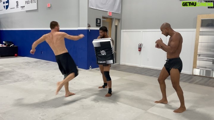 Mukhamed Berkhamov Instagram - With my brothers @aunglansang @gregoryrodriguesmma Kill Cliff FC