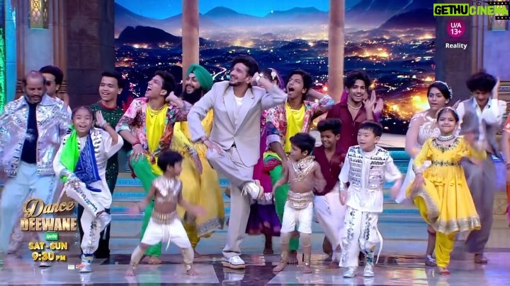 Munawar Faruqui Instagram - Munawar aur Dance Deewane family ne lagaaye legacy gaane pe thumke. 🪩 Dekhiye #DanceDeewane, har Sat-Sun raat 9:30 baje, sirf #Colors aur @officialjiocinema par. @madhuridixitnene @suniel.shetty @bharti.laughterqueen @munawar.faruqui