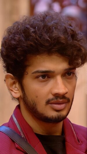 Munawar Faruqui Instagram - Main thehra nahi kyun ki sath mere dua kai mushkilon ko bhi he mujse mohabbat hoti juda nahi… 

@karanjohar @beingsalmankhan @officialjiocinema @colorstv @endemolshineind 

#munawarfaruqui #biggboss17 #biggboss #munawarkijanta #munawarkewarrior #karlenge #dongritohearts #trophytohdongrihiayegi