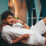 Munawar Faruqui Instagram - Maathe pe dekh, naseeb hai buland kitne Pairon mai dekh, Maine tode hai ghamand kitne. #munawarfaruqui #munawarkijanta #munawarwarriors