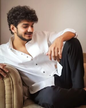Munawar Faruqui Instagram - Sare dekh puche kaun
Laayo laayo laayo yeh legacy

Shop the look on #MeeshoTrendz .Trendy Vibes. MAXIMIZE!💃🏻🕺🏻

Product codes :

White shirt -s-180629258
Black men’s trousers-s-303948652

#collab
TnC apply 

#meesho #meeshoapp #trendsonmeesho #meeshotrendzcreator #mensfashion
