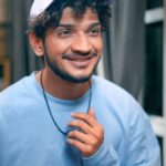 Munawar Faruqui Instagram – Apne pimples ko bubble wrap ki tarah pop karna band karo and try @acne.squad instead. 😎

My go-to solution for eliminating acne and pimples within 3 days!

Check them out at https://www.a-squad.in/pages/acne-squad
They are also available on Nykaa and Amazon, Try it out now and thank me later!!😌

#Ad #munawarfaruqui #lifestyle #skincare