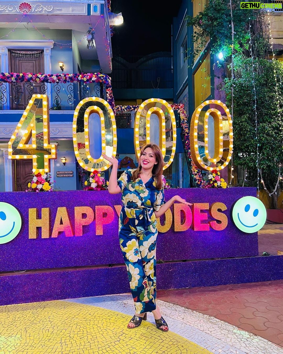 Munmun Dutta Instagram - 4000 Episodes 🙏🏻🥹 ❤️ Couldn’t have been more grateful for everything today. Small town girl with big dreams.. 16 years later, after immense hard work, hardships and perseverance, here I Am Today . Standing tall with dignity! Whatever little I have achieved today is my own and no one can take that away from me. 💪🏻 Grateful to God, this universe, to everyone 🙏🏻❤️🥹 . #munmundutta #tmkoc #tarakmehtakaooltachashma #4000episodes #4000happysodes #gratitude #tmkoc4000