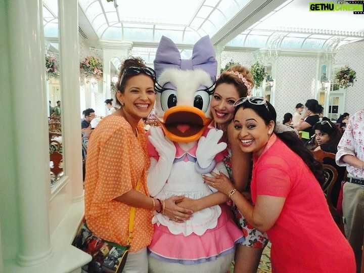 Munmun Dutta Instagram - Memories from our shoot in Disney Land , HongKong ππ° in 2014 . #munmundutta #hongkong #shootdiaries #tmkoc #traveldiaries #disneyland #throwback #travelmemories #tarakmehtakaooltachashma Disneyland, Hongkong