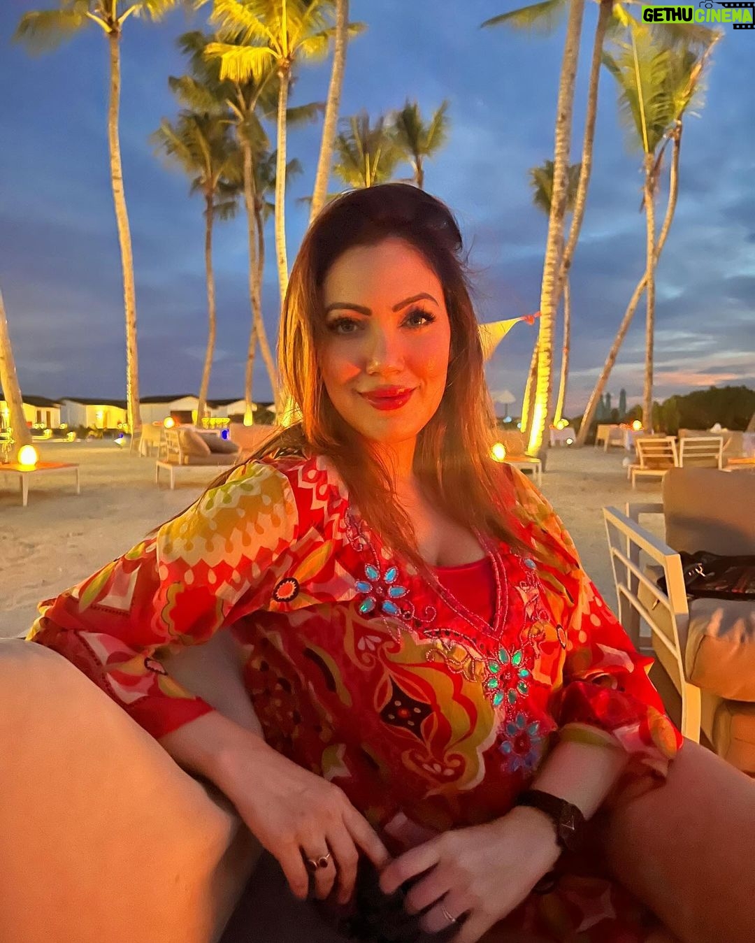 Munmun Dutta Instagram - Living the island life ποΈπ²π»β€οΈ What a fantastic, well deserved break from work. @joyislandmaldives @thecocooncollection @ncstravels #munmundutta #joyisland #thecocooncollection #maldives #travelgram #paradise Joy Island Maldives
