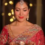 Munmun Dutta Instagram – Wish you all a very Shubho Kali Puja and a very Happy Diwali 🪔 

📸- @_megapixelphotography 
Outfit- @fashionwithforum 
Jewellery- @thejewelstudiio 
Managed by- @afreenriazs 

#munmundutta #happydiwali #kalipuja
