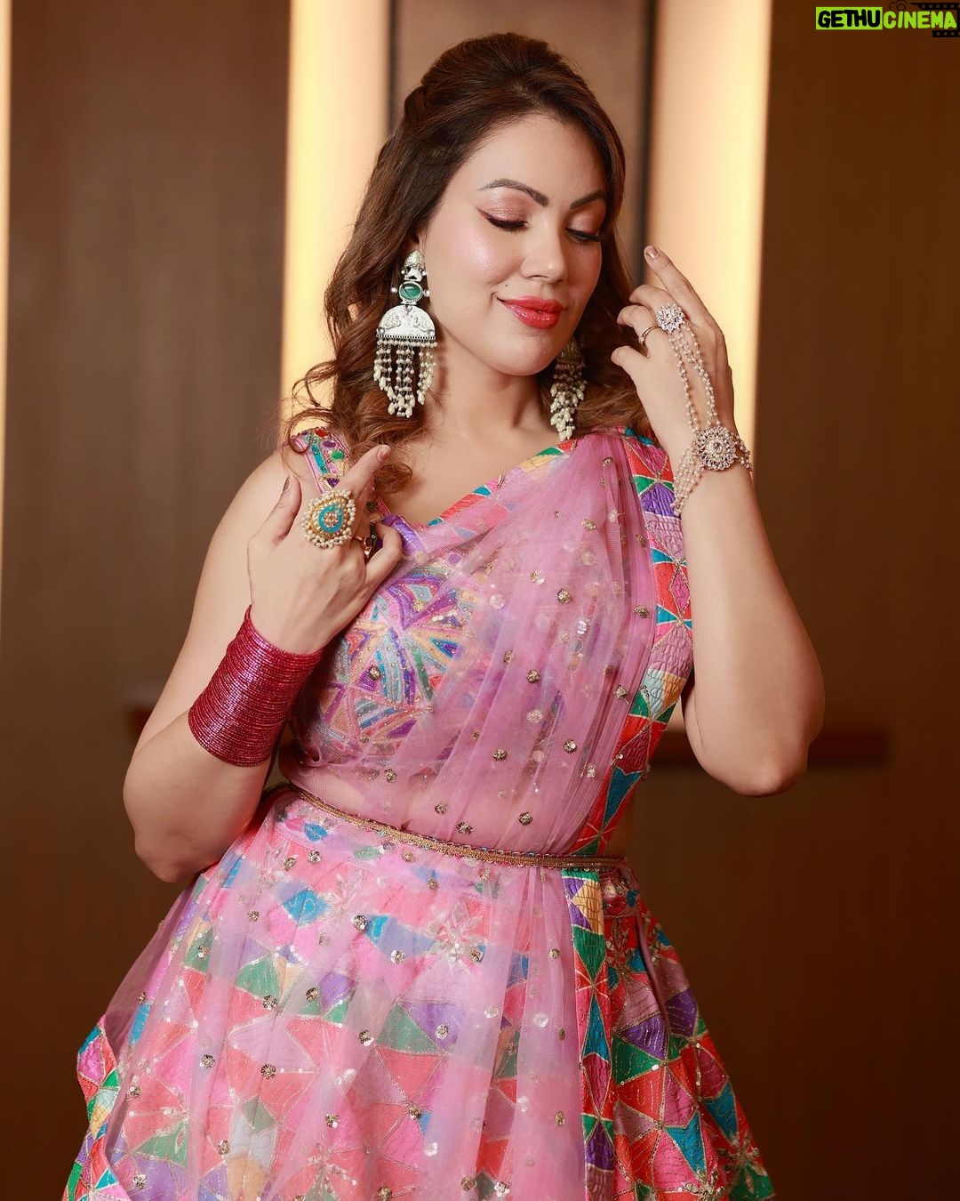 Munmun Dutta Instagram - Indore .. Yesterday ⨠Durga Pujor preeti o shuvechha šš»ā¤ļø Shubho Mohashashti šš» . Outfit @asopalav Accessories @rubans.in Styled by @stylingbyvictor @sohail__mughal___ . #munmundutta #eventready #durgapujo #durgapuja #navratri #navratrispecial #aboutlastnight Indore, India
